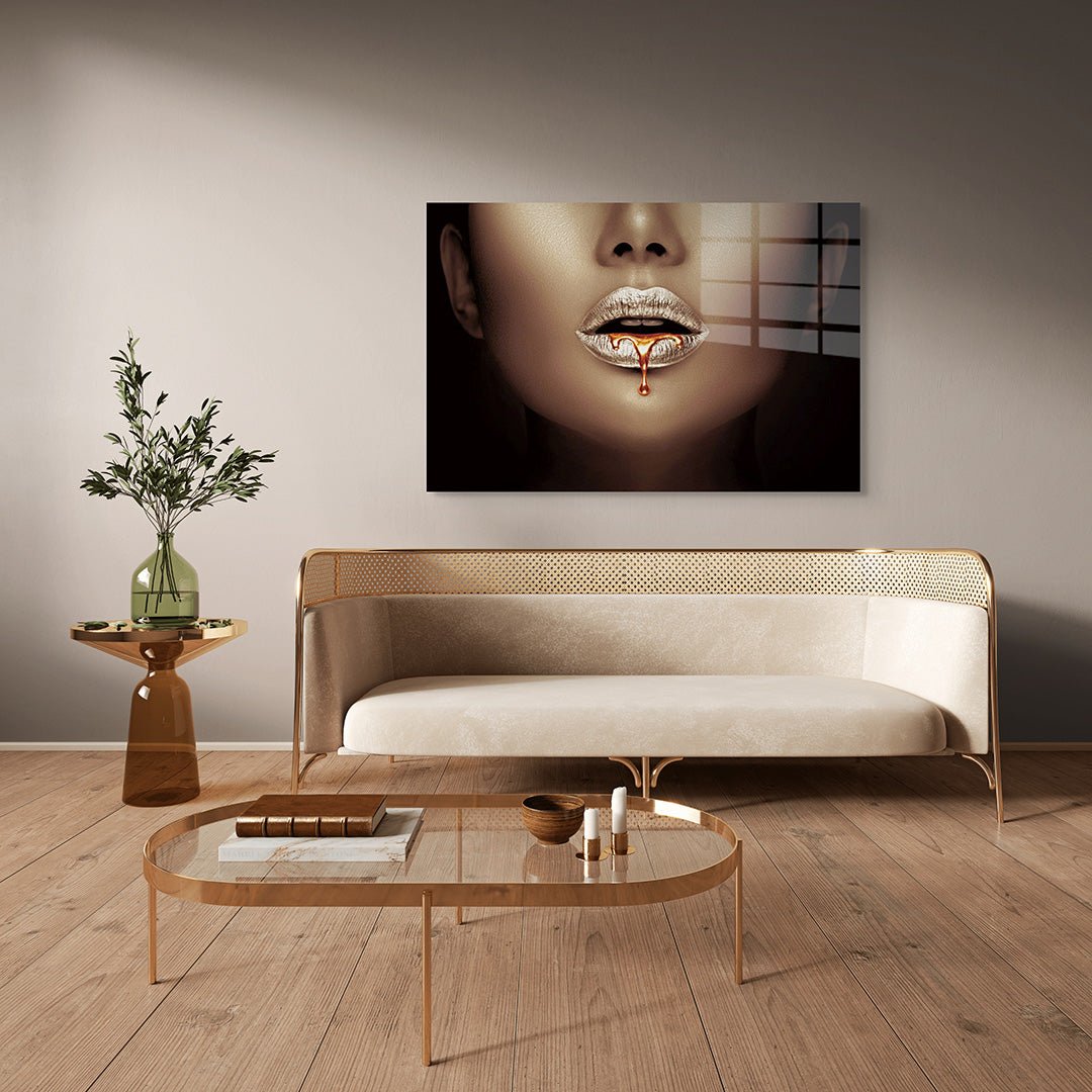 Vrouw met gouden lippen glasschilderij interieur